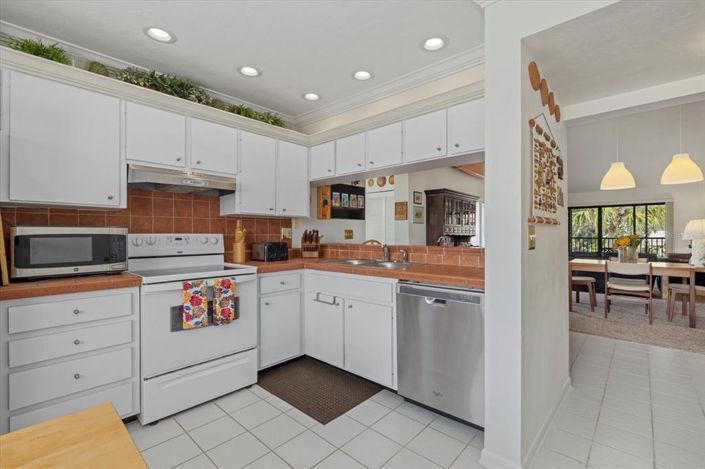 Image No.11-2 Bed Property for sale