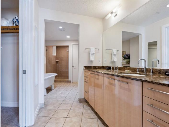 Image No.19-3 Bed Property for sale