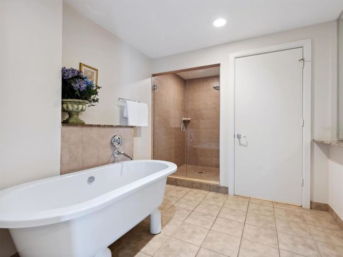 Image No.20-3 Bed Property for sale