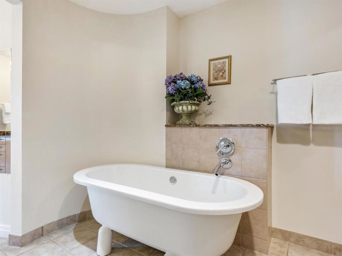 Image No.21-3 Bed Property for sale