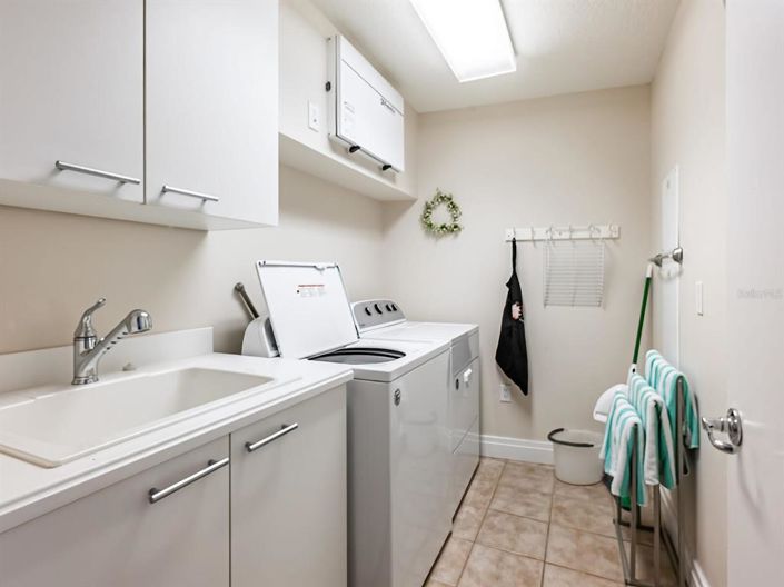 Image No.27-3 Bed Property for sale