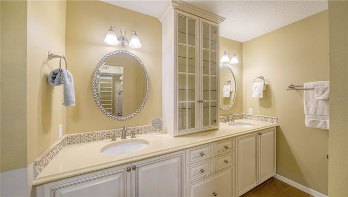 Image No.22-2 Bed Property for sale