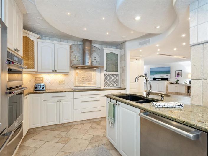 Image No.10-3 Bed Property for sale