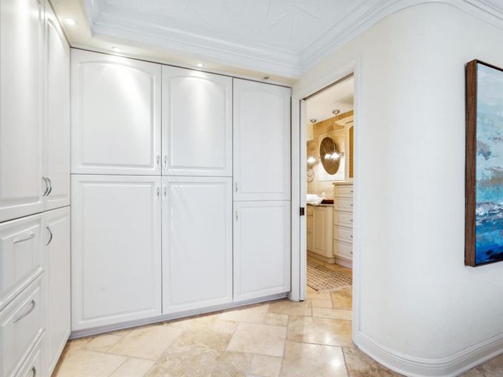 Image No.13-3 Bed Property for sale