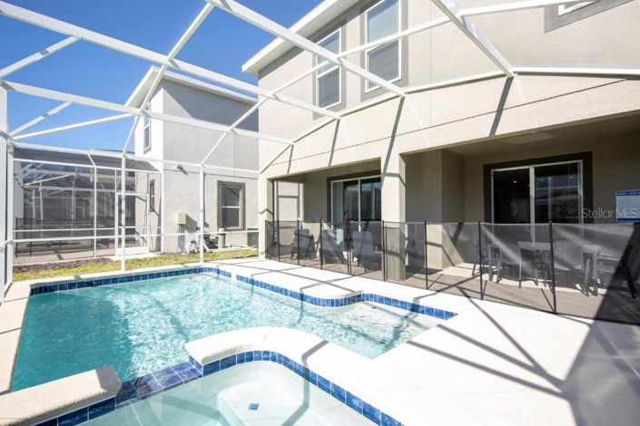 Image No.12-6 Bed Property for sale