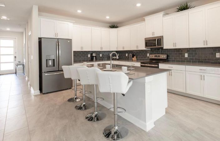 Image No.5-6 Bed Property for sale