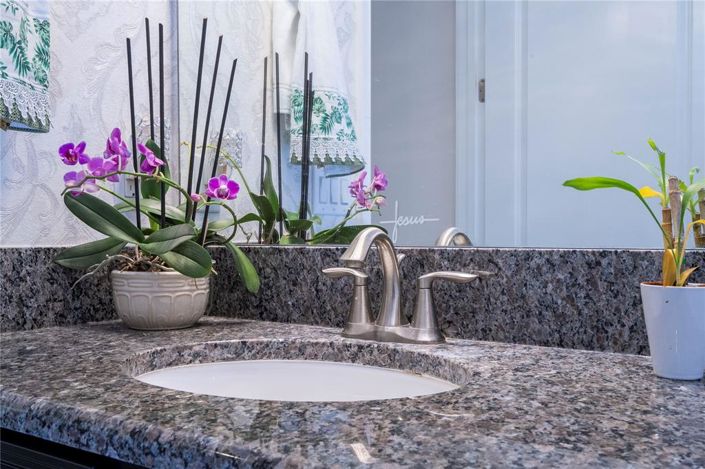 Image No.48-6 Bed Townhouse for sale