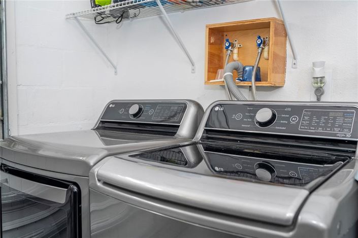 Image No.79-6 Bed Townhouse for sale