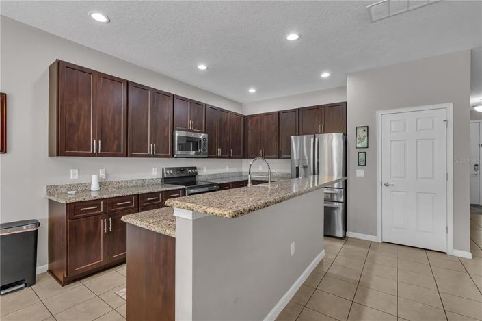 Image No.47-6 Bed Property for sale