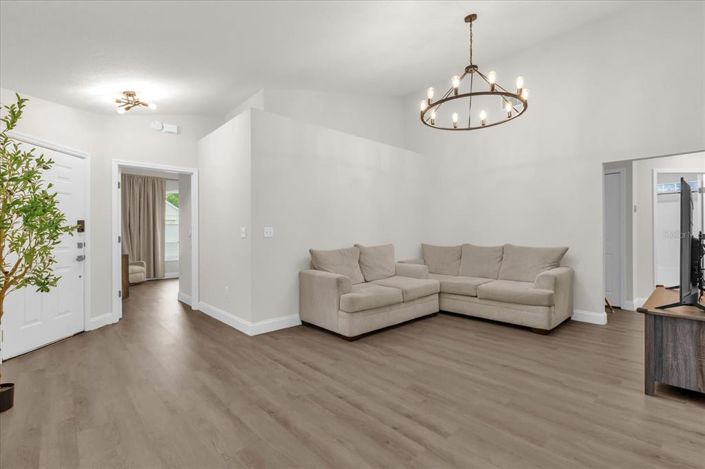 Image No.8-3 Bed Property for sale