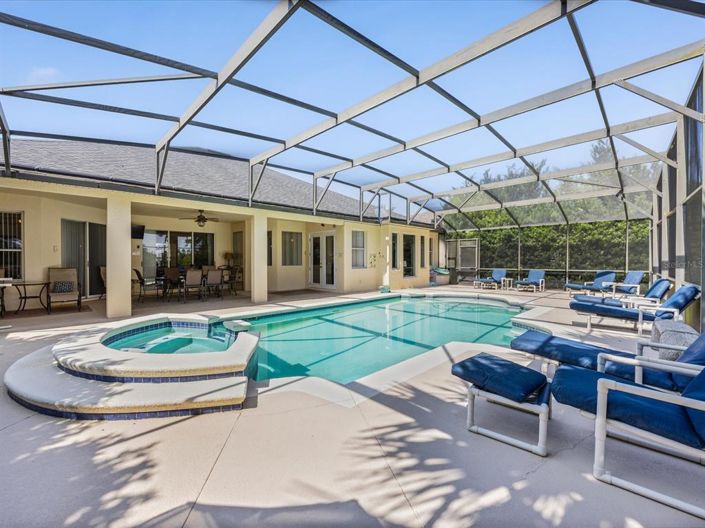 Image No.4-4 Bed Property for sale