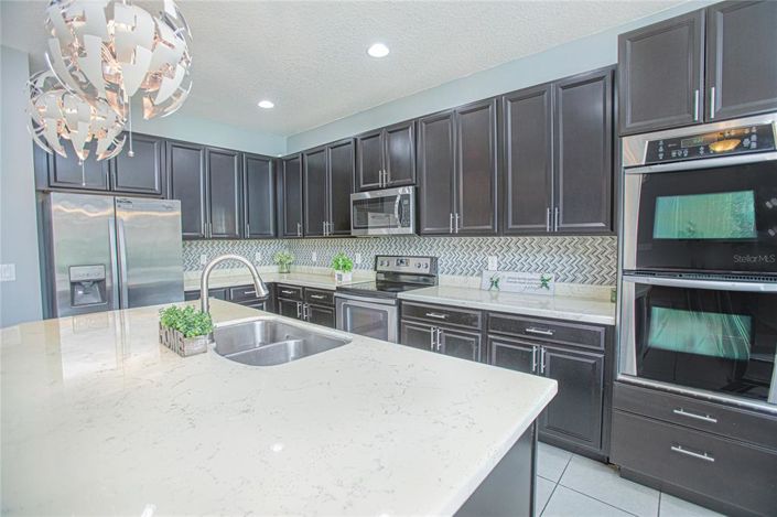 Image No.10-5 Bed Property for sale