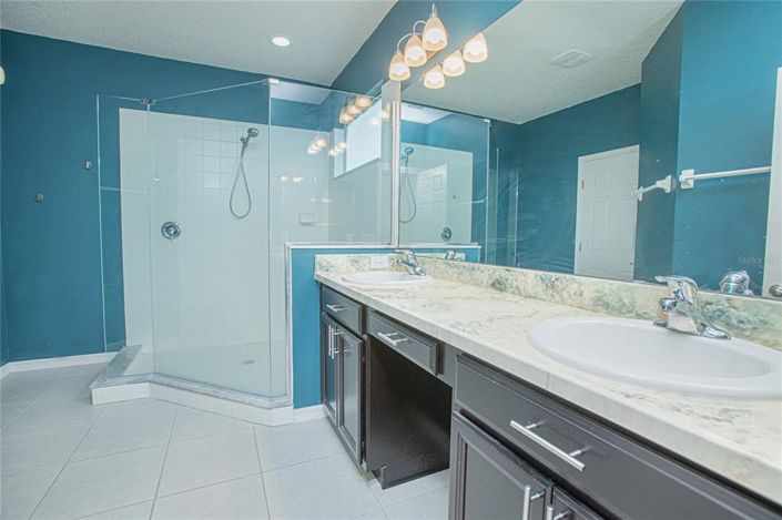 Image No.22-5 Bed Property for sale