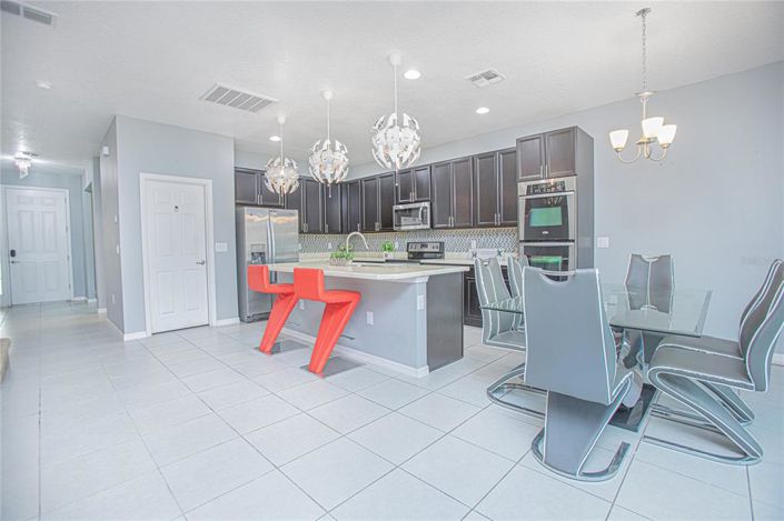 Image No.8-5 Bed Property for sale