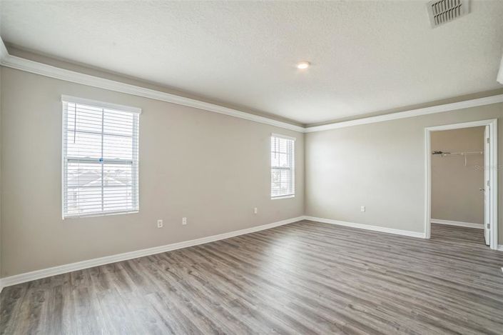 Image No.27-5 Bed Property for sale