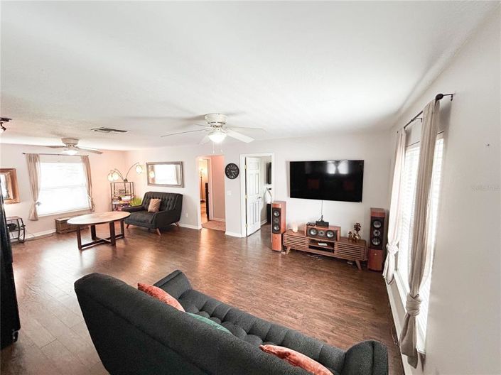 Image No.29-4 Bed Property for sale