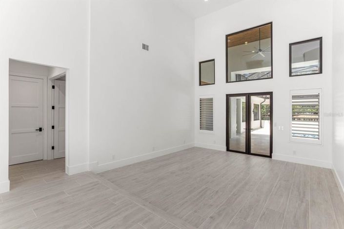 Image No.13-5 Bed Property for sale