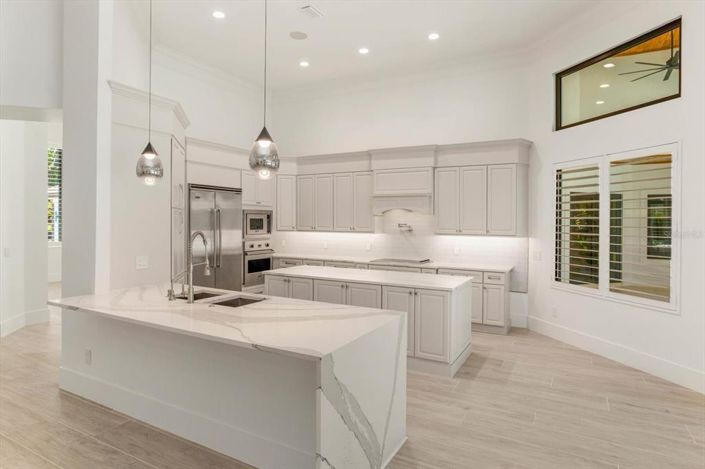 Image No.16-5 Bed Property for sale