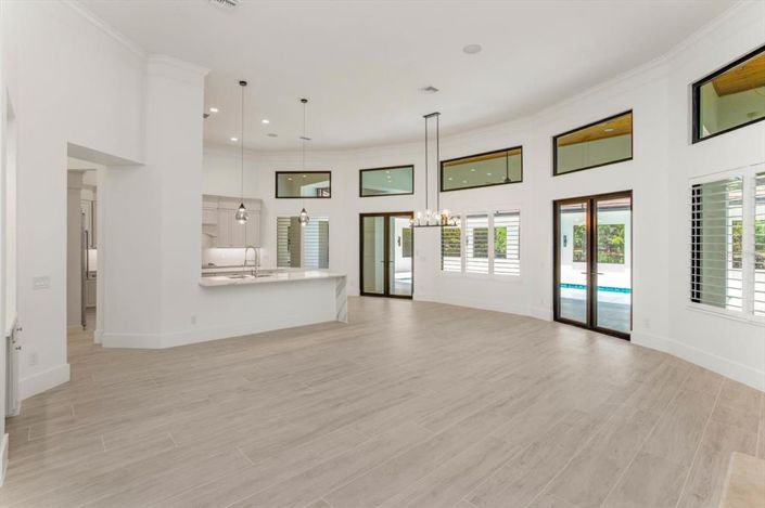 Image No.24-5 Bed Property for sale