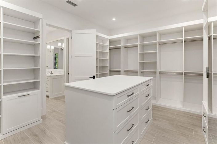 Image No.30-5 Bed Property for sale