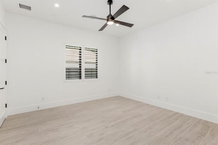 Image No.32-5 Bed Property for sale