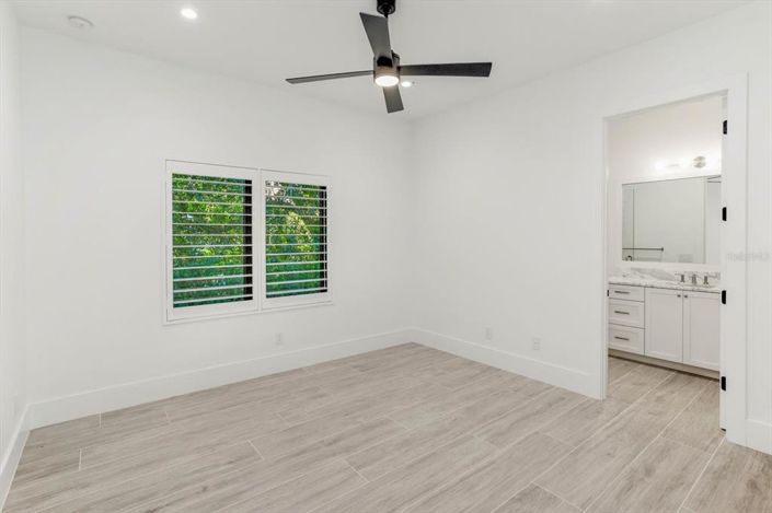 Image No.38-5 Bed Property for sale