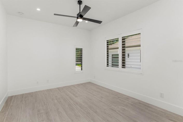 Image No.40-5 Bed Property for sale