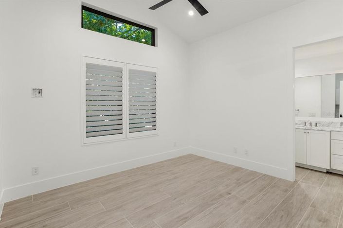 Image No.42-5 Bed Property for sale