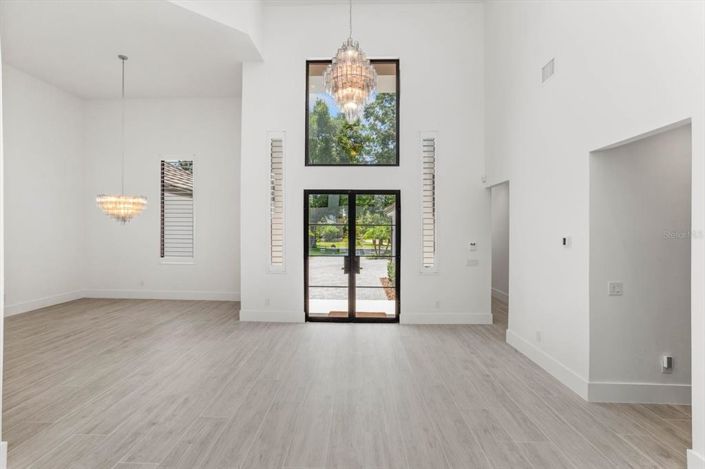 Image No.8-5 Bed Property for sale