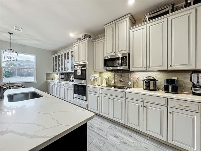 Image No.14-5 Bed Property for sale