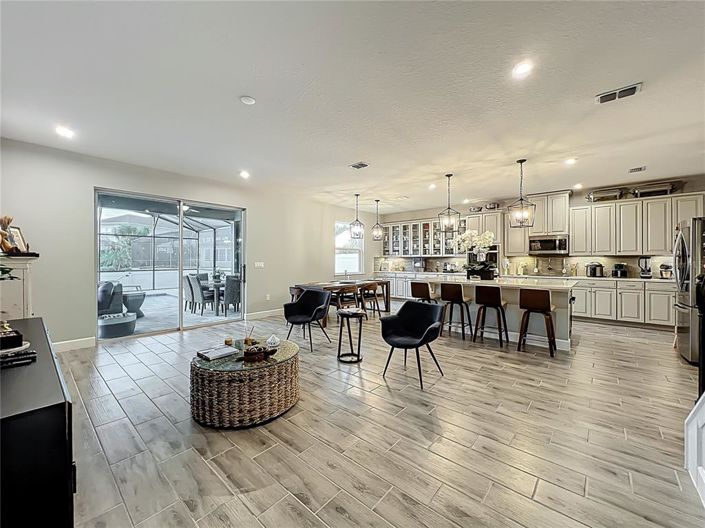 Image No.24-5 Bed Property for sale