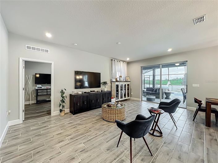 Image No.25-5 Bed Property for sale