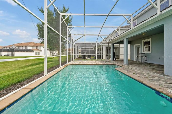 Image No.20-8 Bed Property for sale