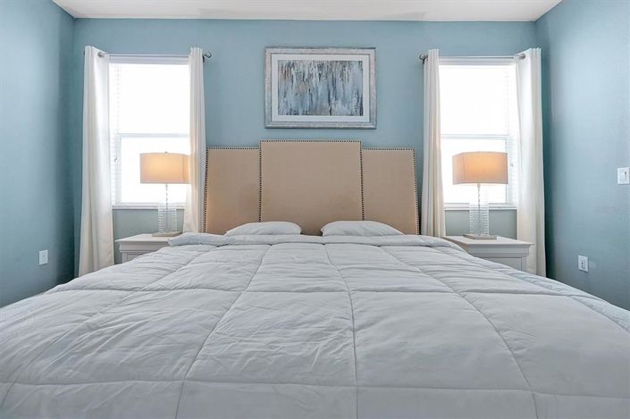 Image No.22-8 Bed Property for sale