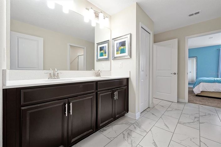 Image No.40-8 Bed Property for sale