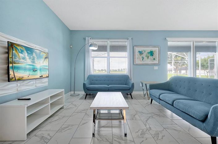 Image No.8-8 Bed Property for sale