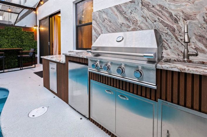 Image No.55-5 Bed Townhouse for sale