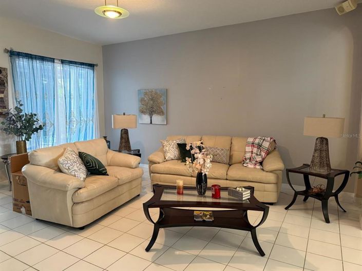 Image No.4-4 Bed Property for sale