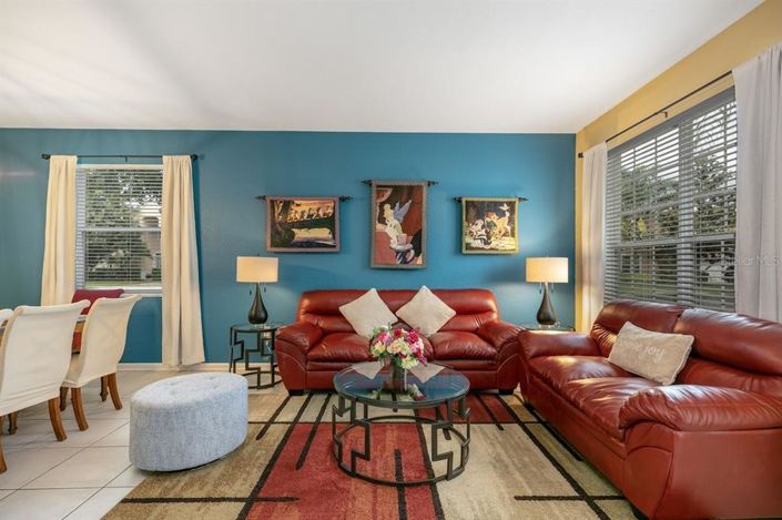 Image No.10-6 Bed Property for sale