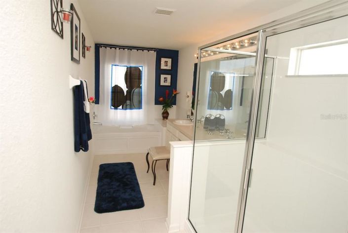 Image No.14-6 Bed Property for sale