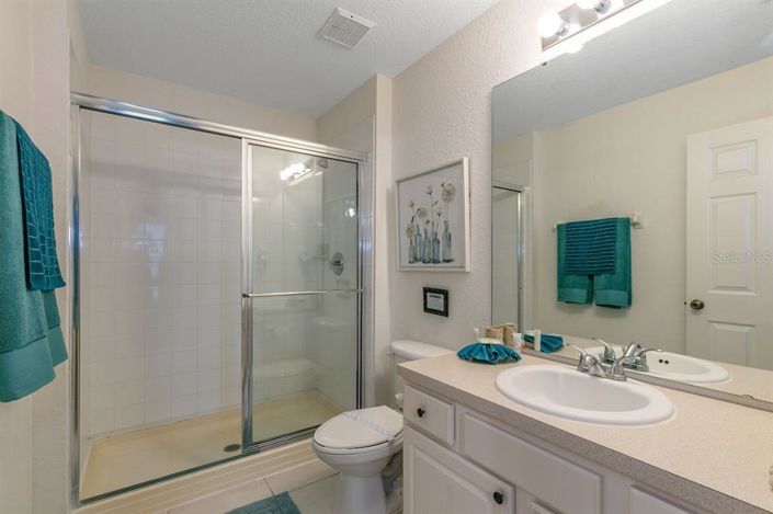 Image No.17-6 Bed Property for sale