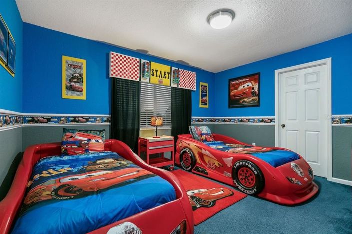 Image No.20-6 Bed Property for sale