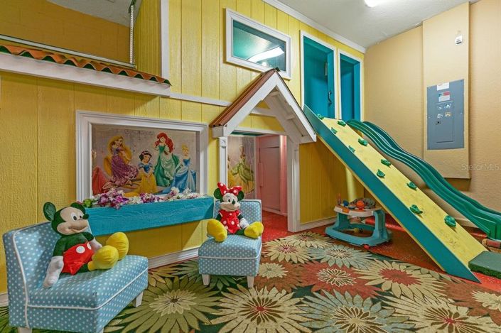 Image No.27-6 Bed Property for sale