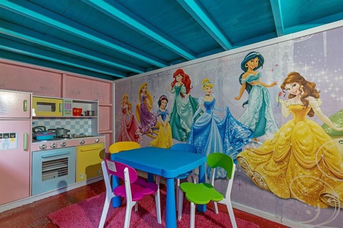 Image No.28-6 Bed Property for sale