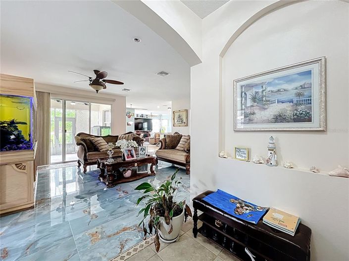 Image No.11-6 Bed Property for sale