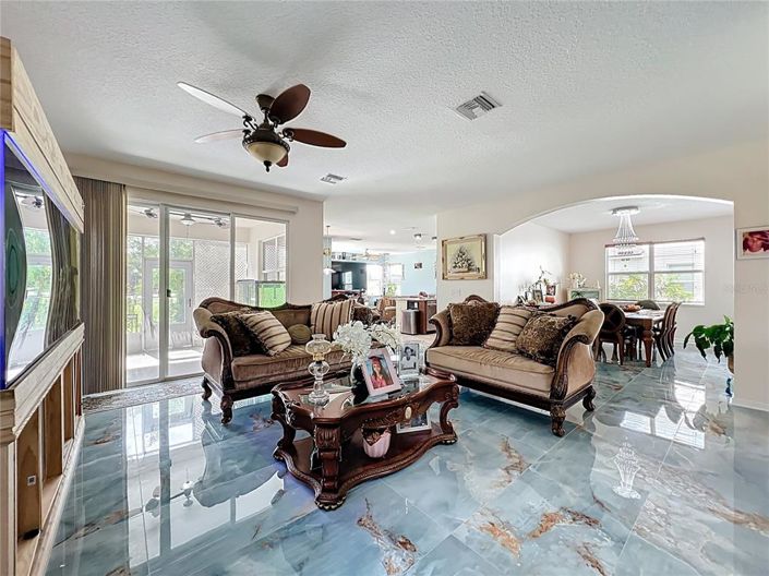 Image No.16-6 Bed Property for sale