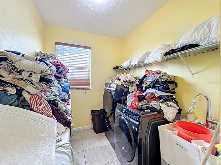 Image No.17-6 Bed Property for sale