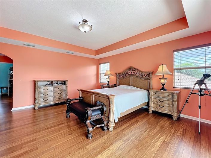 Image No.24-6 Bed Property for sale