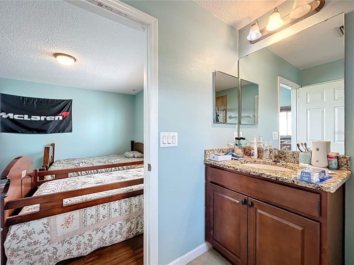 Image No.26-6 Bed Property for sale