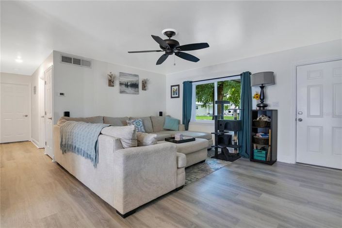 Image No.2-Propriété de 3 chambres à vendre à Kissimmee